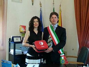 donato-al-comune-un-defibrillatore-dall-associazione-progetto-cuore-campobello