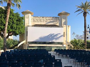 video-la-casina-delle-palme-si-trasforma-in-un-cinema-allaperto-domani-prima-proiezione