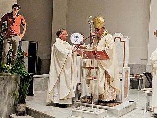festa-di-san-carlo-acutis-a-mazara-la-celebrazione-con-il-vescovo-alla-parrocchia-santa-gemma