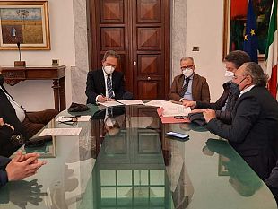 il-sindaco-grillo-ha-incontrato-i-titolari-dei-depositi-di-carburante