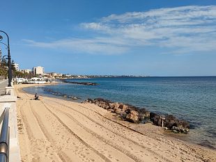 mazara-avviati-finalmente-lavori-di-pulizia-del-lungomare-e-della-spiaggia-in-citta