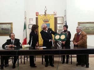 consegnata-la-benemerenza-civica-alfiere-di-mazara-del-vallo-alla-memoria-del-notaio-francesco-tumbiolo
