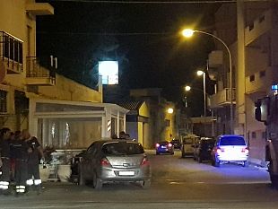 mazara-auto-si-schianta-contro-gazebo-davanti-ad-un-bar-di-via-vecellio-un-ferito