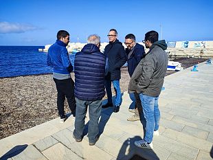 troppe-alghe-a-bonagia-stabile-incontra-pescatori-e-diportisti