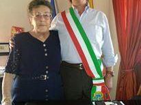 il-sindaco-si-congratula-con-l-insegnante-anna-bono-vincitrice-del-premio-di-poesia-andrea-formisano