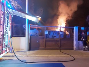 video-mazara-incendio-presso-il-ccr-di-via-marsala-probabile-matrice-dolosa