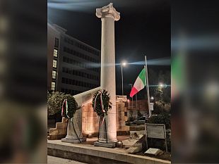 trapani-illuminato-il-monumento-in-memoria-delle-vittime-in-via-xxx-gennaio