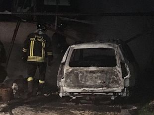 fiamme-nella-notte-due-auto-distrutte-a-marinella-di-selinunte