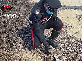 ancora-droga-sulle-spiagge-della-provincia-di-trapani-a-petrosino-panetti-di-hashish-sul-lungomare-indagano-i-carabinieri
