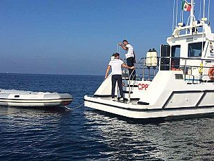 sequestrato-gommone-per-possibile-attivita-di-immagrazione-clandestina-a-tonnarella