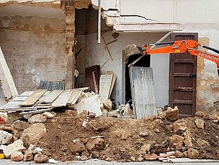 video-campobello-crollo-di-muri-portanti-nell-ex-cinema-olimpia-feriti-gravi-due-operai