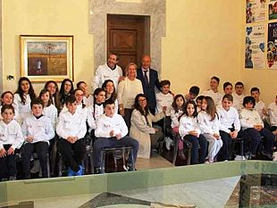 marsala-giovanissimi-atleti-della-scuola-marsala-nuoto-hanno-incontrato-il-sindaco