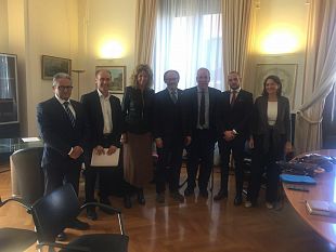 lassociazione-v-ateneo-universita-del-mediterraneo-di-trapani-ha-incontrato-il-ministro-per-il-sud-barbara-lezzi