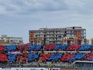 rissa-in-curva-sud-durante-catania-trapani