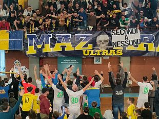 futsal-mazara-vince-ancora-altro-passo-verso-la-gloria-ora-a-7-dalla-seconda