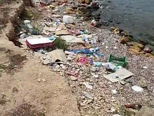 rifiuti-di-ogni-genere-in-riva-al-tratto-della-passeggiata-di-san-vito