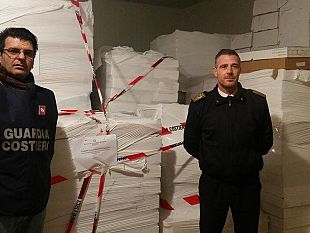 mazara-del-vallo-la-guardia-costiera-sequestra-oltre-4000-kg-di-gamberi-rosa-irregolari