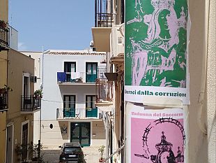 castellammare-campagna-provocatoria-muschio-selvaggio-durante-la-festa-patronale