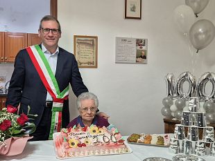 nuova-centenaria-a-castellammare-anna-tarantola-compie-100-anni