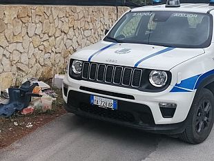 abbandona-rifiuti-in-centro-a-favignana-70enne-sanzionato-dalla-polizia-locale