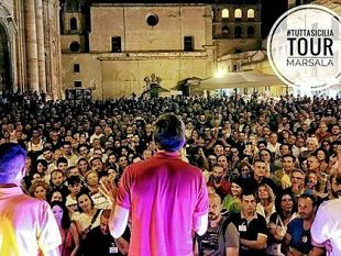 marsala-successo-di-atuttasicilia-con-di-maio-di-battista-ed-il-candidato-alla-presidenza-della-regione-cancelleri-migliaia-di-persone-in-piazza-della-loggia