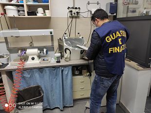dentista-abusivo-senza-laurea-operazione-della-gdf-di-palermo