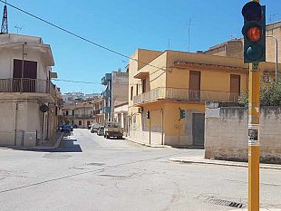 video-mazara-da-una-settimana-spenti-i-semafori-al-pericoloso-incrocio-via-val-demone-e-via-val-di-noto