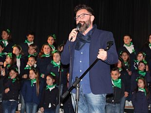 strepitoso-successo-per-il-concerto-di-primavera-per-il-coro-doremi-del-ii-circolo-ospite-maurizio-indelicato