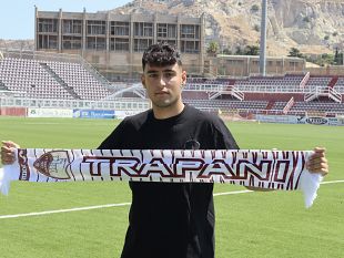 raffaele-scuderi-firma-con-il-trapani