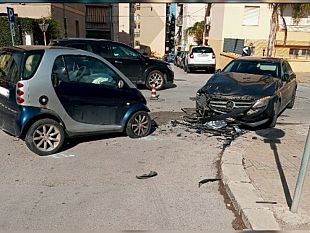 scontro-tra-due-auto-a-casa-santa