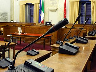 erice-approvata-la-proposta-di-modifica-del-regolamento-comunale-per-listallazione-delle-insegne-di-esercizio