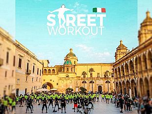 mazara-street-workout-con-cuffie-wireless-in-centro-storico