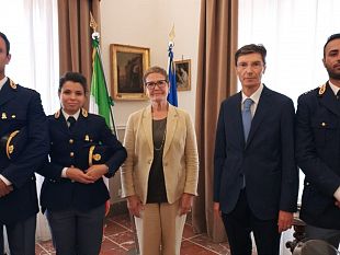i-5-nuovi-funzionari-hanno-incontrato-questore-e-prefetto-presso-la-questura-di-trapani