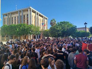 trapani-studenti-in-piazza-contro-il-governo-e-lattuale-sistema-scolastico