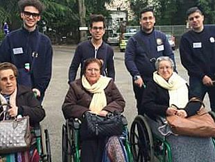 quattro-alunni-del-liceo-ruggeri-a-lourdes-con-il-treno-dell-unitalsi