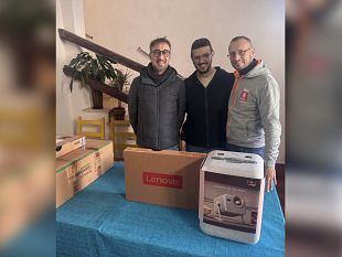 trapani-la-fillea-cgil-dona-proiettore-e-computer-ad-associazione-per-supporto-ai-bambini-e-ai-ragazzi-con-autismo