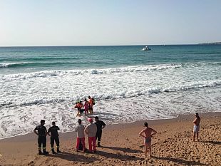 ora-dansia-a-trappeto-si-cerca-in-mare-un-giovane-straniero
