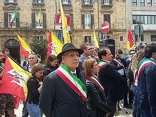 campobello-il-vicesindaco-nino-accardo-partecipa-alla-marcia-dei-sindaci-in-difesa-dei-territori