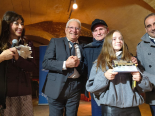 giovane-studentessa-premiata-al-premio-nazionale-di-poesia-citta-di-partanna