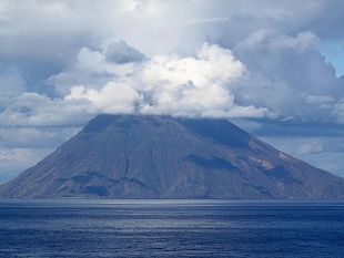 gli-studenti-di-stromboli-imparano-a-gestire-i-rischi-nel-campo-scuola