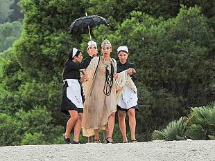 le-dionisiache-salutano-il-pubblico-di-segesta-con-elettra-regia-di-giuliano-scarpinato-e-con-il-premio-di-drammaturgia-cendic-segesta-2-edizione