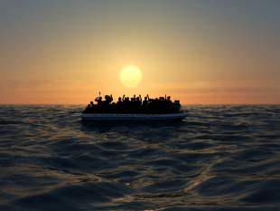 scoperta-dalla-gdf-una-barca-a-vela-utilizzata-per-il-trasporto-di-migranti