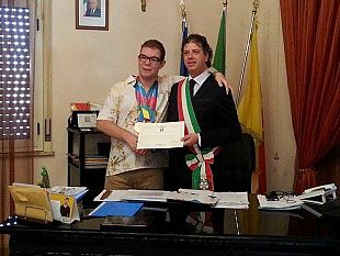 il-sindaco-castiglione-conferisce-riconoscimento-per-meriti-sportivi-ad-alessio-stallone
