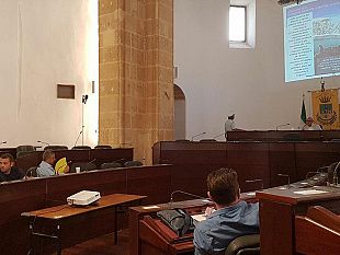 video-questione-snam-perche-silenzio-e-assenza-dell-amministrazione-cristaldi-duri-interventi-nel-consiglio-comunale-aperto