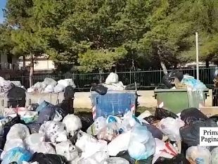 video-mazara-cumuli-di-rifiuti-vicino-le-scuole-finite-le-elezioni-dal-comune-tutto-tace