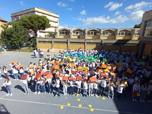 mazara-l-ic-pirandello-bonsignore-dice-no-alle-guerre-con-un-flash-mob