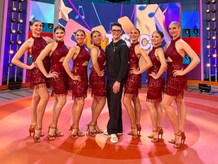 il-maestro-di-danza-mazarese-natale-manciaracina-trionfa-nel-programma-funtastico-con-le-sue-allieve