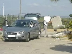 campobello-pugno-duro-dellamminsitrazione-castiglione-contro-chi-abbandona-rifiuti-per-strada-altre-30-multe-elevate-a-novembre