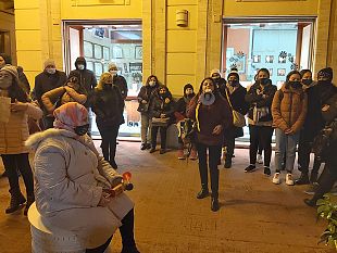 video-pescatori-sequestrati-continua-la-protesta-dei-familiari-sotto-casa-del-ministro-bonafede