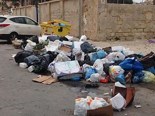 piazza-ciaccio-montalto-una-discarica-a-cielo-aperto-domani-salta-il-mercato-del-martedi